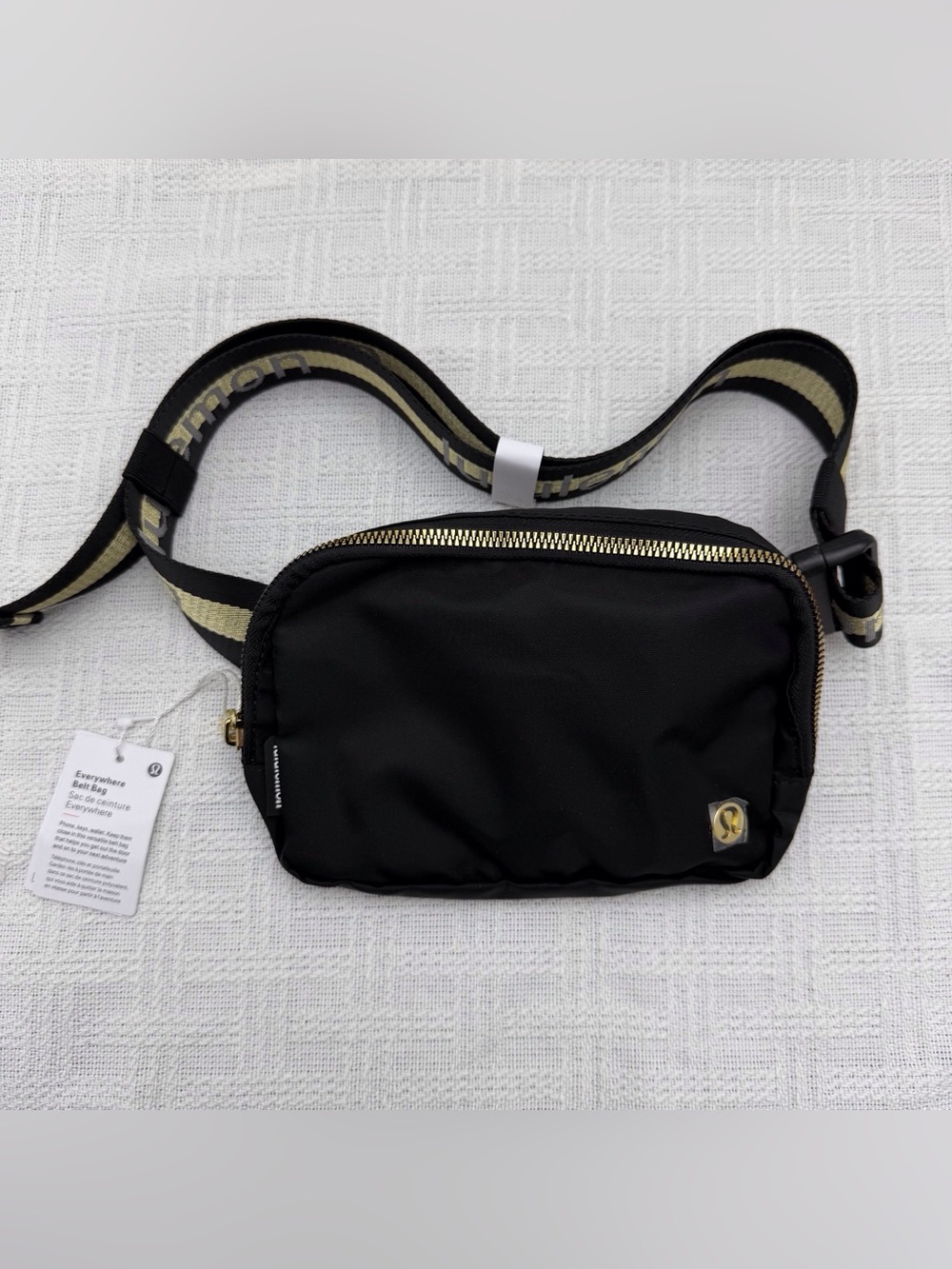 Lululemon Everywhere Crossbody Belt Bag Wordmark Black/Gold